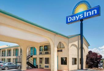 Days Inn by Wyndham Espanola has Smoking rooms