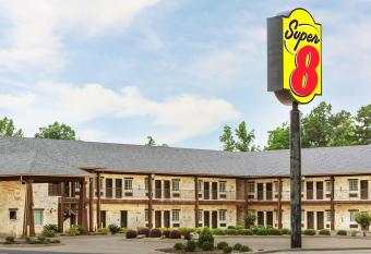 Super 8 by Wyndham Center has Smoking rooms