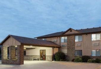 Super 8 by Wyndham Dewitt has Smoking rooms