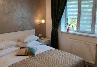 Sinaia City Center allows 18 year olds to book a room