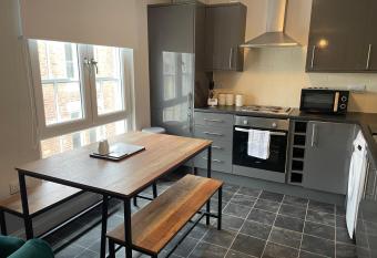 Cosy two bedroom apartment allows 18 year olds to book a room