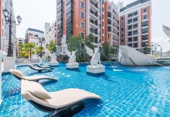 ESPANA Pattaya by Plearn has Balcony rooms