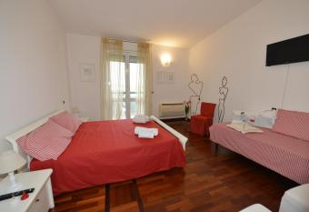 B&B LA CASA DEL CASALE has Balcony rooms