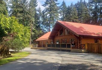 Riverbend RV Resort and Cottages has Balcony rooms