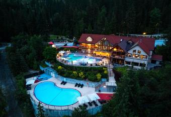 Halcyon Hot Springs Resort has Balcony rooms