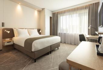 Holiday Inn - Eindhoven Airport, an IHG Hotel allows 18 year olds to book a room
