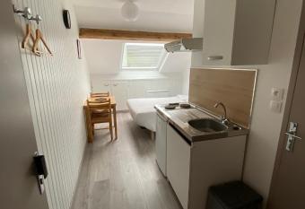 Une vir  e    Dunkerque entre ville et plage allows 18 year olds to book a room