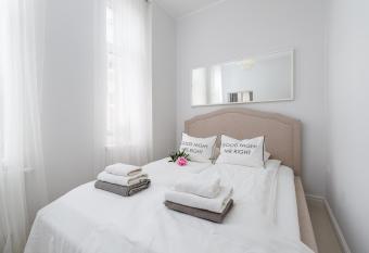 Apartament Sensual SAUNA&JACUZZI Pozna   allows 18 year olds to book a room