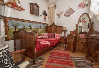 Casa Rosca allows 18 year olds to book a room