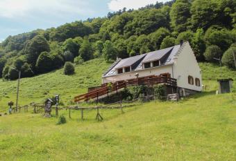    Chiroulet - Le Refuge de l Isard allows 18 year olds to book a room