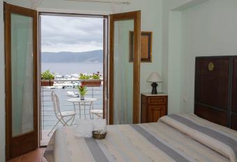 La Sciabica allows 18 year olds to book a room