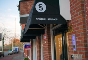 Central Studios has Balcony rooms