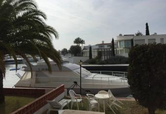APPARTEMENT REZ DE JARDIN EMPLACEMENT #1 has Balcony rooms