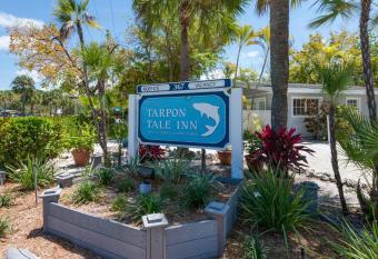 Tarpon Tale Inn has Balcony rooms
