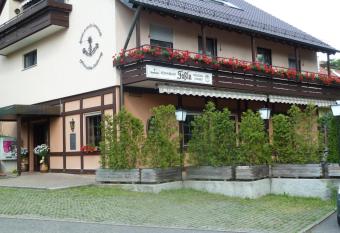 G  stehaus F    le has Balcony rooms