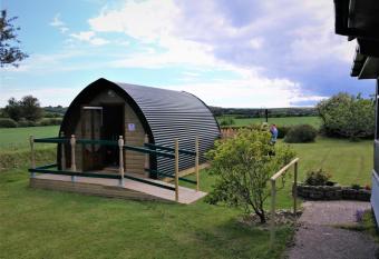 shanagarry / Ballycotton Glamping pod has Balcony rooms