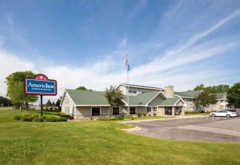 AmericInn by Wyndham Northfield allows 18 year olds to book a room