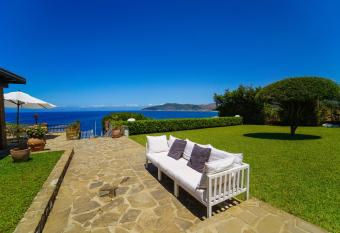 Le casette di Ulisse has Balcony rooms