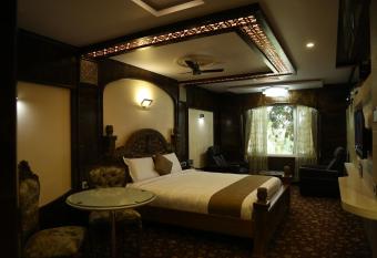 Beverly villa allows 18 year olds to book a room