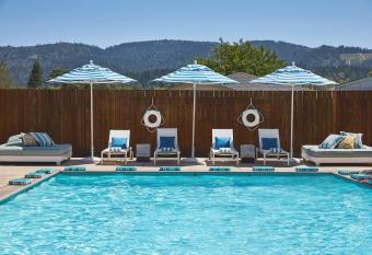Calistoga Motor Lodge and Spa, a JdV by Hyatt Hotel has Balcony rooms