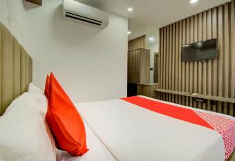 Super OYO Capital O V Hotel allows 18 year olds to book a room