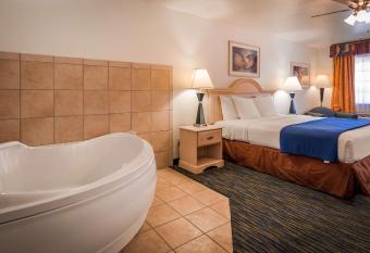 SureStay Hotel by Best Western Falfurrias has rooms with a private hot tub
