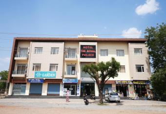 Collection O The Royal Palace allows 18 year olds to book a room