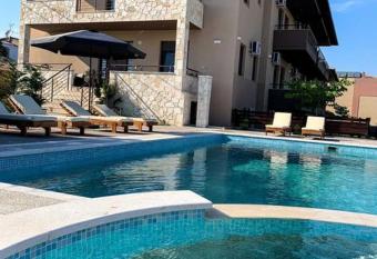 Sinodinos Deluxe Apartments allows 18 year olds to book a room