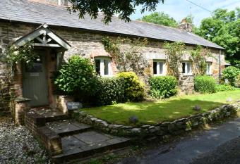 TREWASSICK BARN allows 18 year olds to book a room