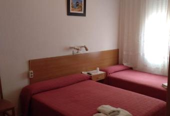 PENSION MIRAFLORES allows 18 year olds to book a room