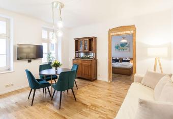 Stilvoll & ruhig - Zentrale TOP-Lage - King Bett allows 18 year olds to book a room