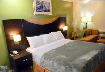 American Plaza Motel allows 18 year olds to book a room