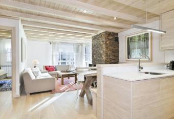 Luderna - Apartamento Val de Ruda B26 des Garonets has Balcony rooms