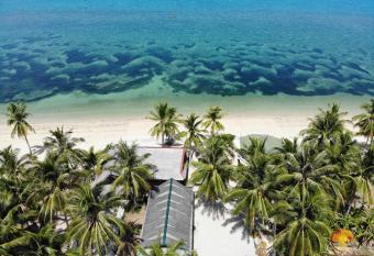 Lanas Beach Resort has Balcony rooms