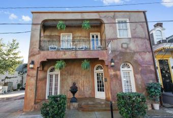 New Orleans Guest House has Balcony rooms