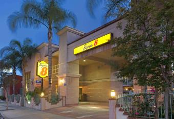 Super 8 by Wyndham North Hollywood has Smoking rooms