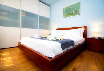 InnPisaRentals - Pisa Books & Tower Apartment has Balcony rooms