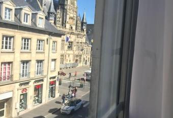 appartement de charme en plein coeur du centre ville de Compi  gne arriver entre 14h et 18h maximum allows 18 year olds to book a room