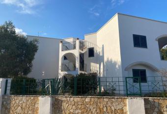 Villa Fiorella Porto Cesareo LE primo piano 3 locali allows 18 year olds to book a room