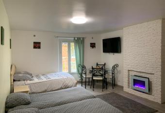 Formidable Studio au c  ur historique de Fr  jus allows 18 year olds to book a room