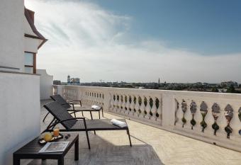 ROYAL SKY apartments allows 18 year olds to book a room