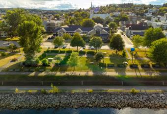 Auberge Des 21 allows 18 year olds to book a room