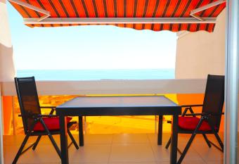 Tr  s bel appartement front de mer -4 personnes- has Balcony rooms