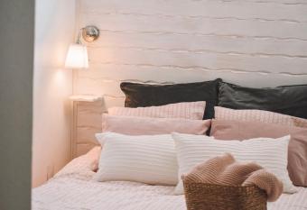 Casas do Lago allows 18 year olds to book a room