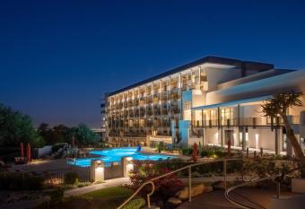 Adero Scottsdale Resort, Autograph Collection has Balcony rooms