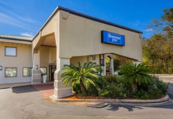 Days Inn by Wyndham Foley allows 18 year olds to book a room