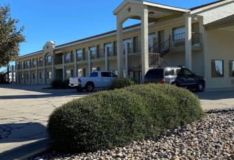 SureStay Hotel by Best Western Floresville has Smoking rooms
