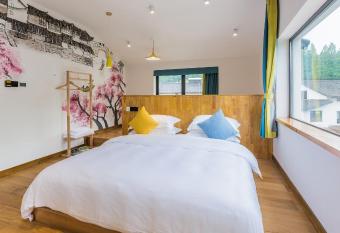 Hangzhou Bijing West Lake Hotel has Balcony rooms