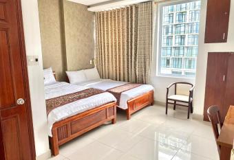 Kh  nh Vinh Hotel allows 18 year olds to book a room