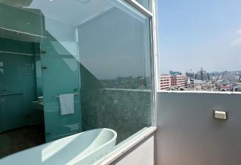 Green Hotel - Chiayi allows 18 year olds to book a room